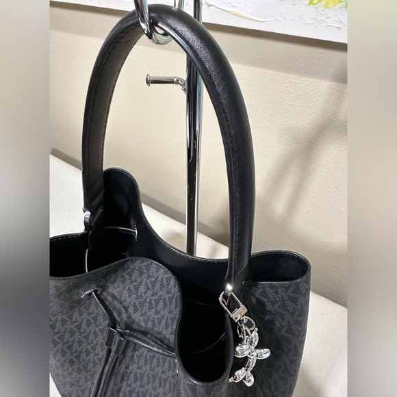 Michael - Michael Kors Black Bucket hand Bag with little dog charm - Picture 11 of 11